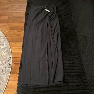 Skims Raw Edge Skirt • NWT • Never Worn • Medium • Black